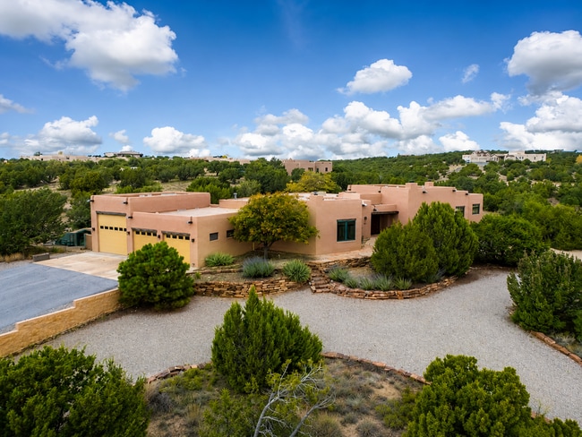 Building Photo - 61a Paseo Del Antilope