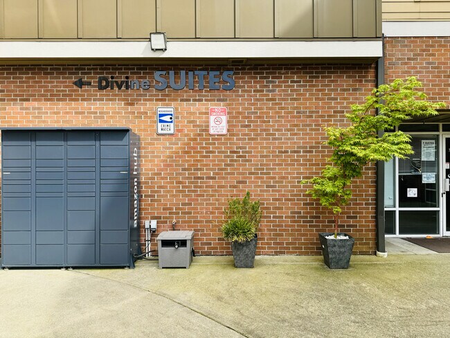 Divine Suites at Downtown Renton