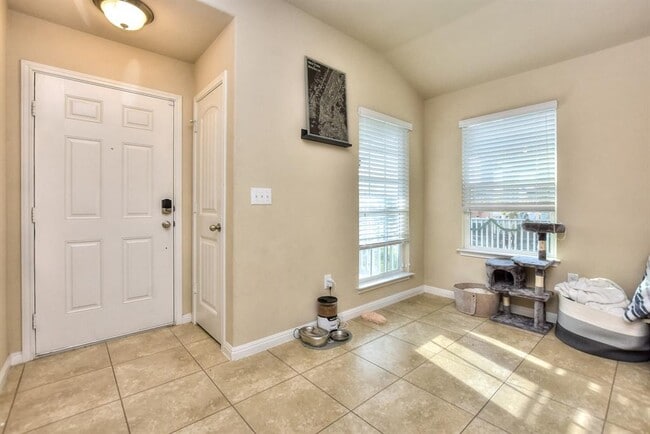 Photo - 404 Craters of the Moon Blvd