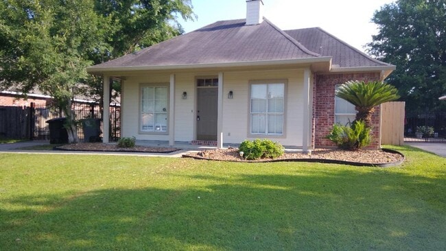 Building Photo - Great 3 bedroom home in Azalea Lakes
