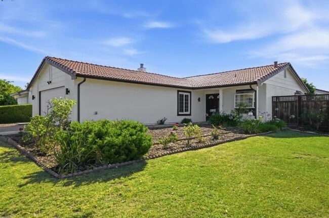 Building Photo - 4344 Chippendale Dr