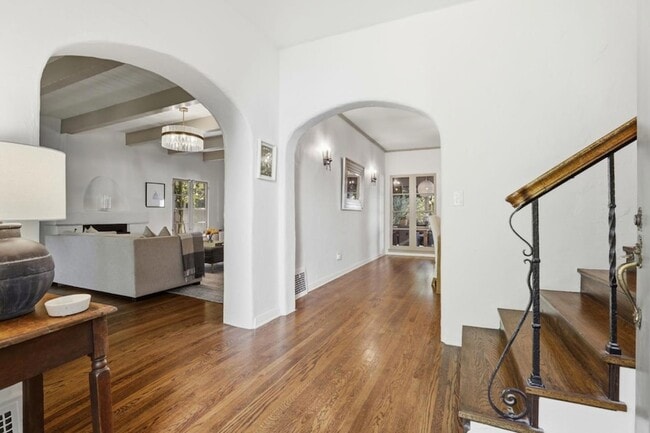 Photo - 566 E Crescent Dr