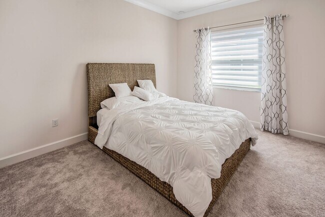 Photo - Stunning 2/2+Den Villa in Valencia Bonita!!