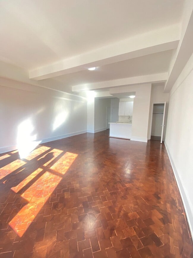 Building Photo - 160 W 73rd St Unit 06K