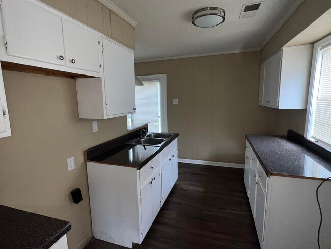 Photo - 892 Restbrook Ave