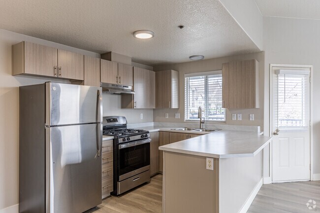 2BR, 1BA - 930SF