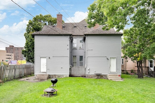 Photo - 365-367 Smith Ave N Unit 365 Upper