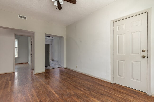 Photo - 6042 Kingsbury Ave