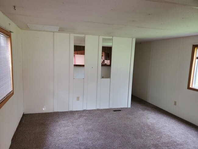 Photo - 1136 N Main St