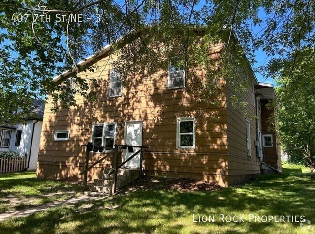 Building Photo - 407 7th St NE Unit 3 Rental