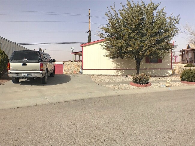 Building Photo - East El Paso 3 bed Refrig A/C Rental