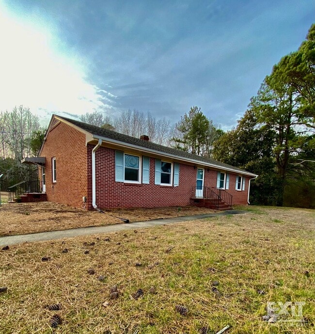 Photo - Well Maintained brick ranch home