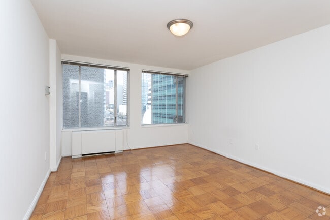 2BR, 2BA - 1,500 SF - London Normandy House