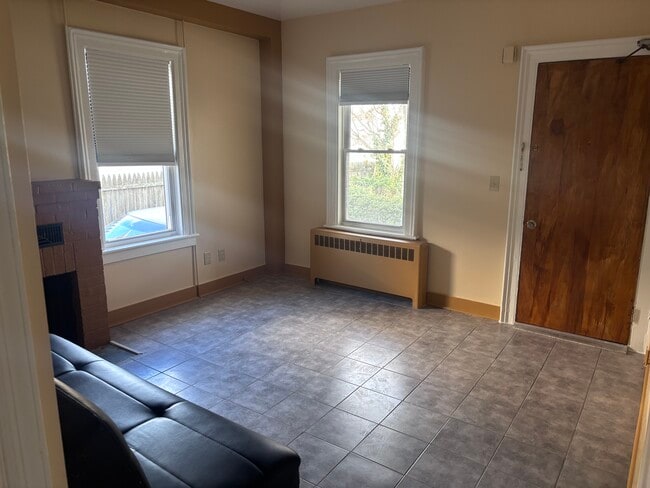 living room - 140 North Ave