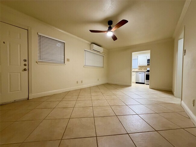 Building Photo - 2812 Wichita St Unit 6