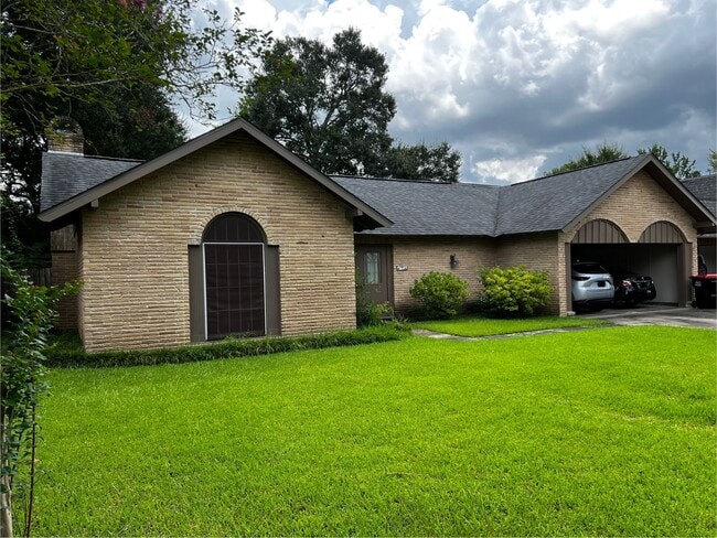 Building Photo - 3 Bedroom, 2 Bathroom, Brick home , 2 carp...