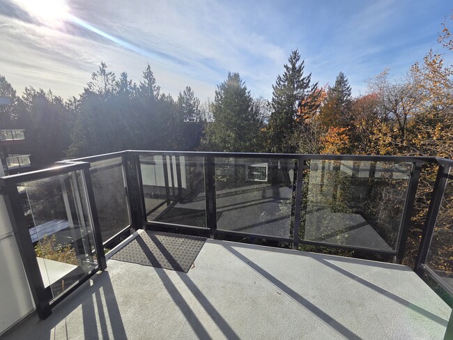 Building Photo - 5485 Brydon Cres