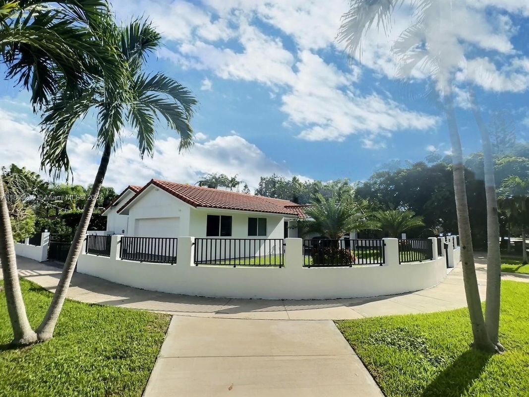 Photo - 4499 SW 14th St