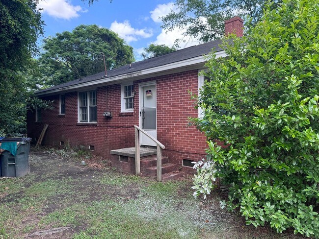 Photo - 303 W Washington Ave