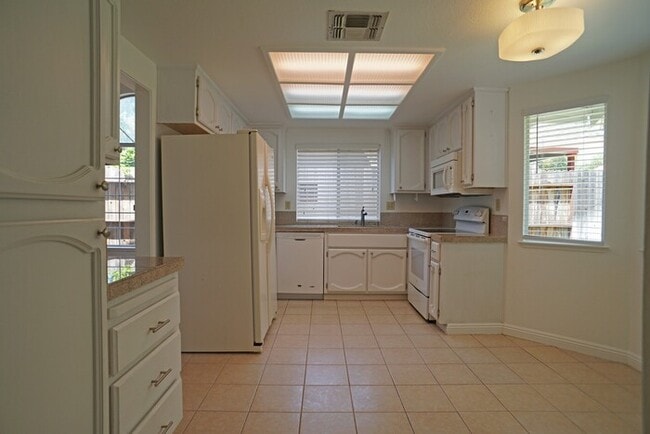 beautiful 3-bedroom, 2-bathroom single-story home in Roseville!