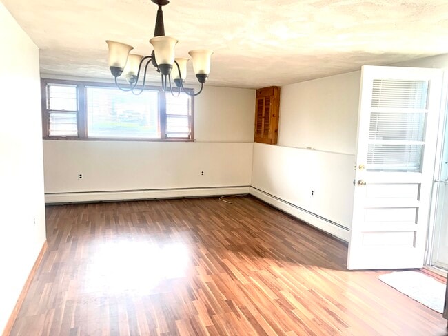 living room - 93 Sigourney St Unit 1