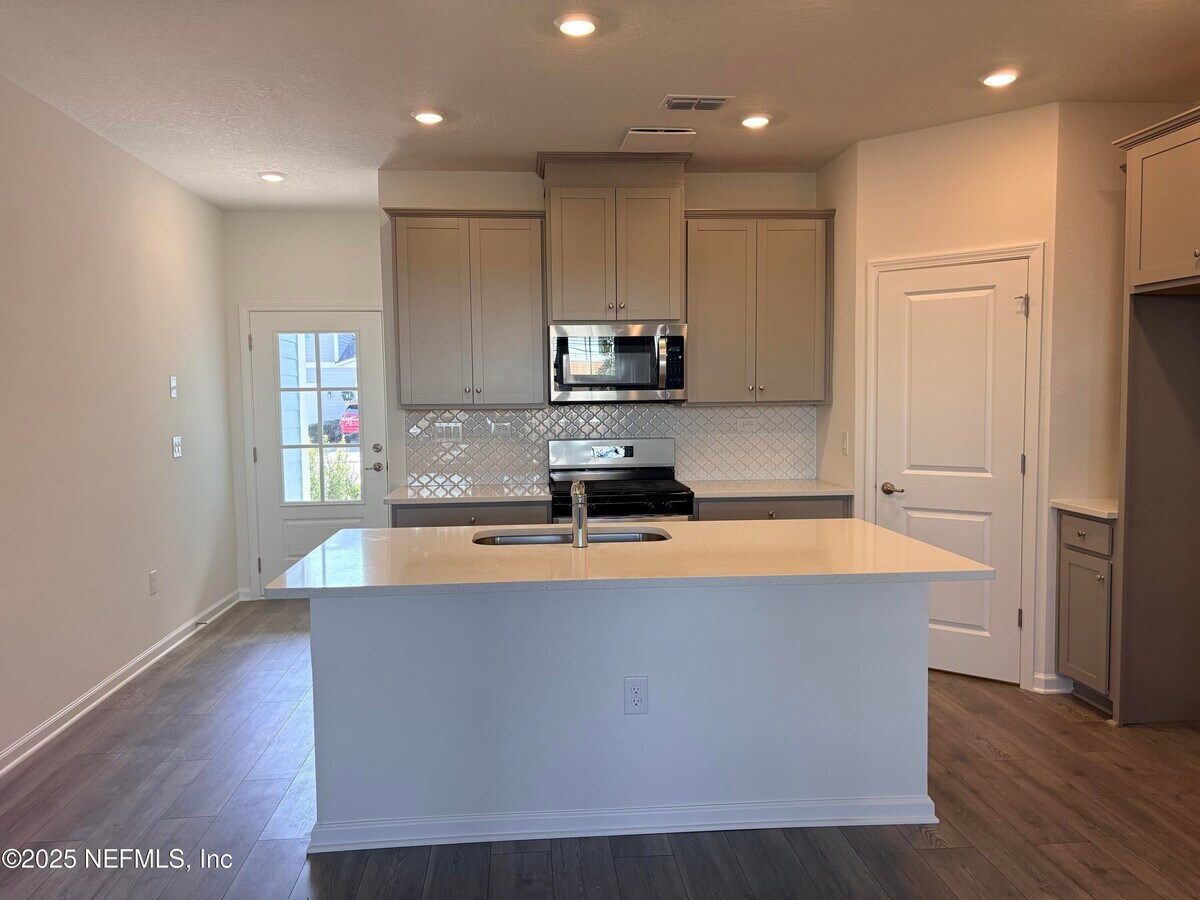 Photo - 193 Brandon Lks Dr