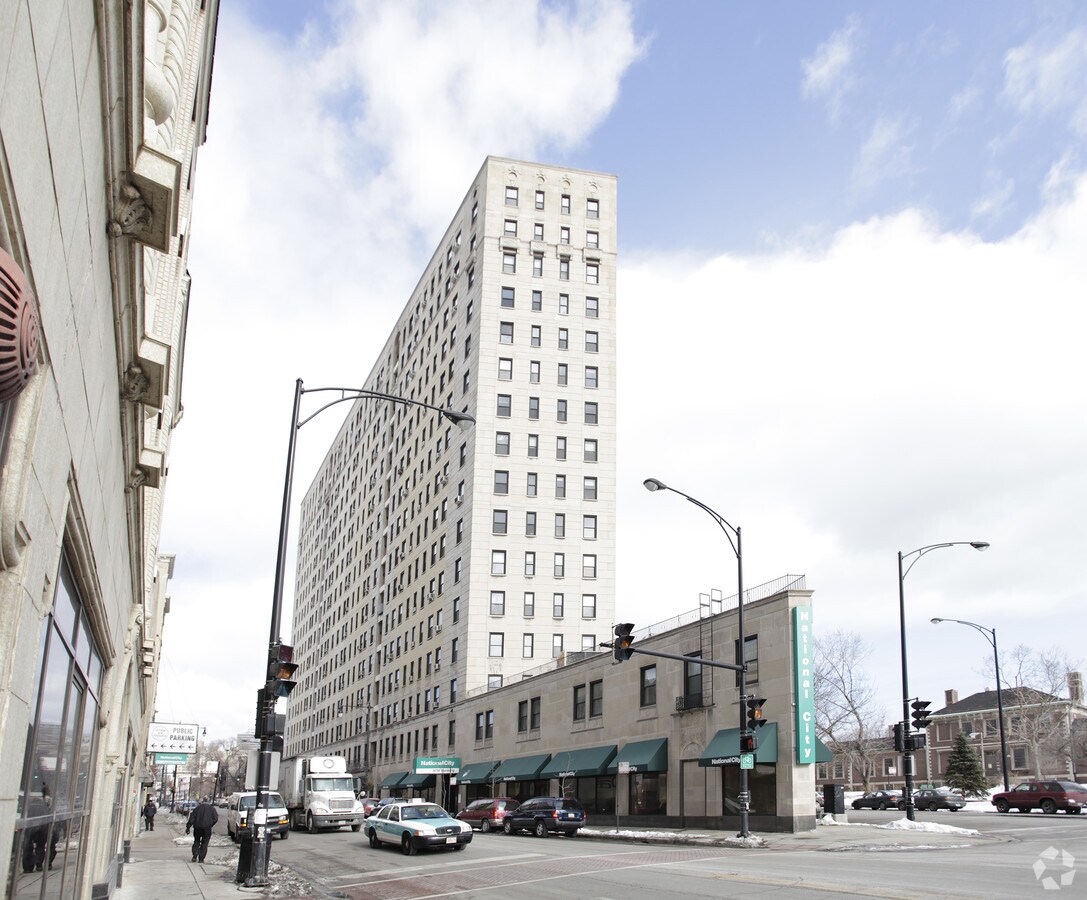 Photo - 2000 N Lincoln Park W