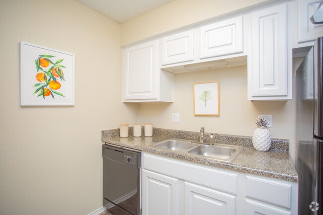 1HAB, 1BA - 700SF - The Bridge - Bridgepoint