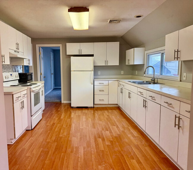 Kitchen - 285 Payne Ave Unit Upper