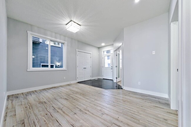 Photo - 613 Midtown Pl SW