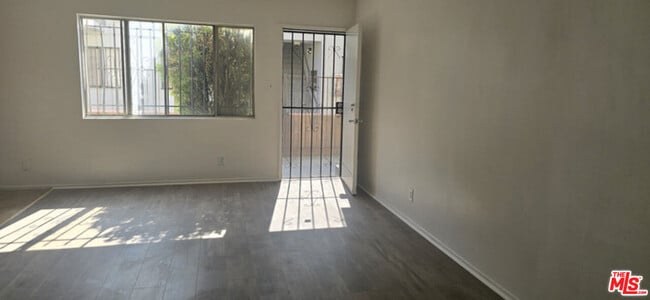 Photo - 2630 S La Salle Ave Unidad 5