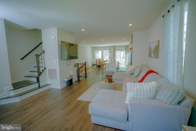 8210 Goldstone Ct