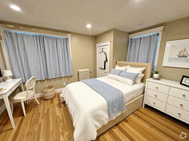 Building Photo - 3 bedroom in Brookline MA 02446 Unit 2 Rental