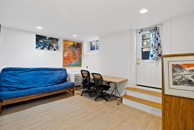 Building Photo - 340 Harvard St Unit B