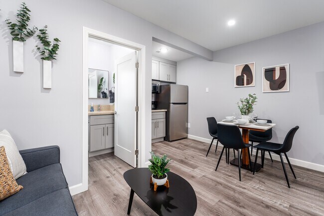 Building Photo - 1827 Butler Ave Unit 16 Rental