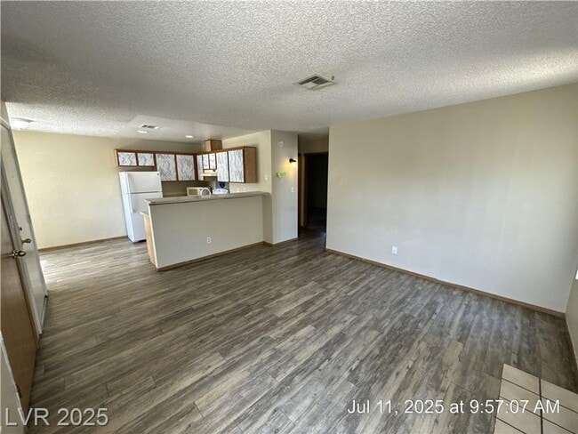 Photo - UPSTAIRS 2 BEDROOM UNIT ON THE EASTSIDE! Unidad 2024