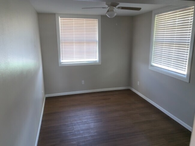 Photo - 906 Magnusson Ave