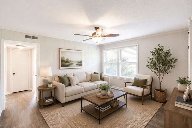 Building Photo - Charming Duplex Rental in Hendersonville!