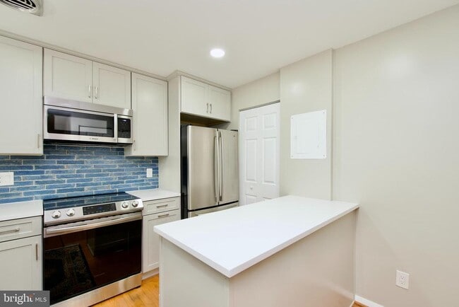 Photo - 2204 S Quincy St