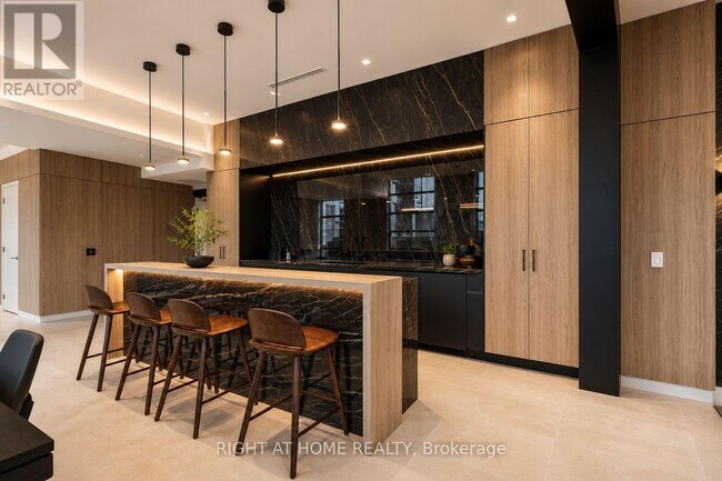 Photo - 1608 Charles St