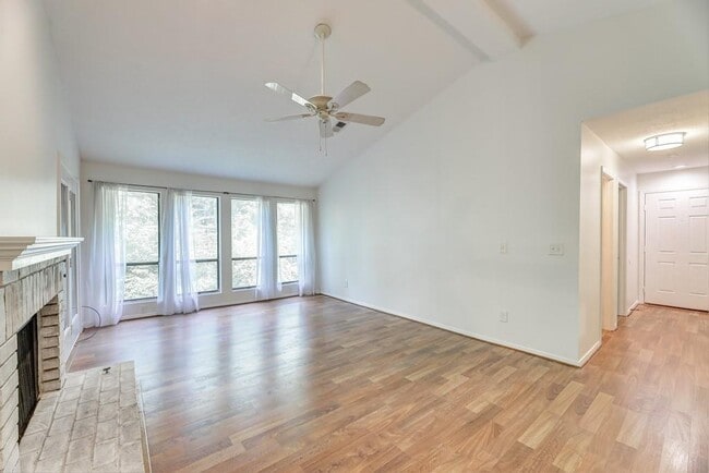 Photo - 529 Warm Springs Cir