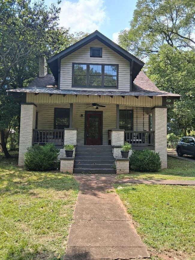Building Photo - 1116 Potter Ave