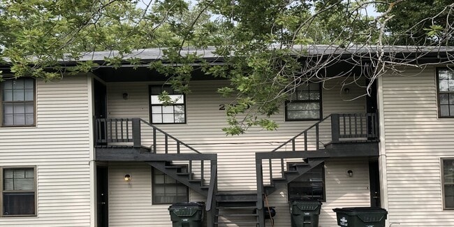 Building Photo - Blue Springs Quad