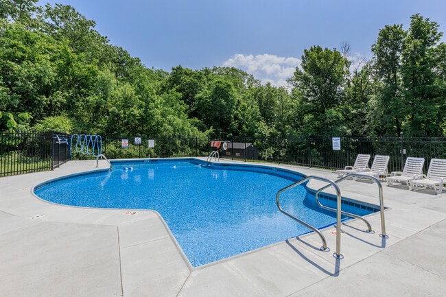 LakeHouse at Florence Apartments