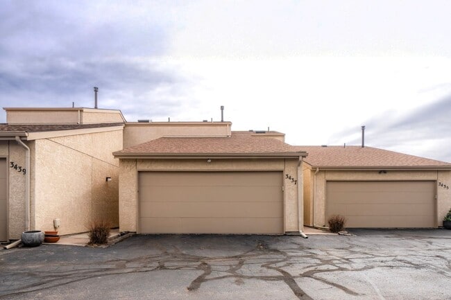 Building Photo - Breath Taking Views in 80918!