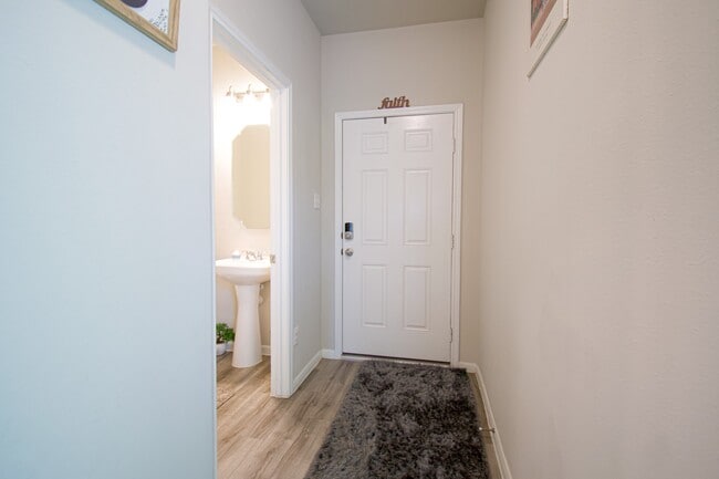 12818 Sirkis St