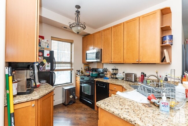 Photo - 1101 N Marshfield Ave Unit 3R