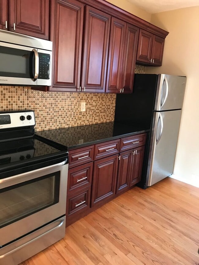 Photo - 98 Knight St Unit #2