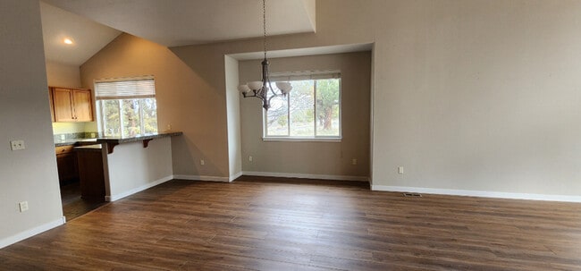 Photo - 1445 Highland Vw