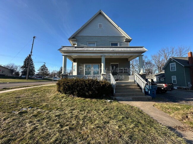 Building Photo - 566 Capital Ave SW Unit 4